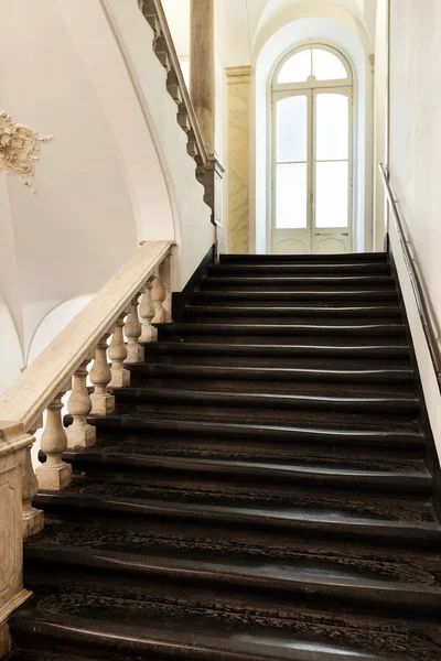 Gamla staircasel — Stockfoto