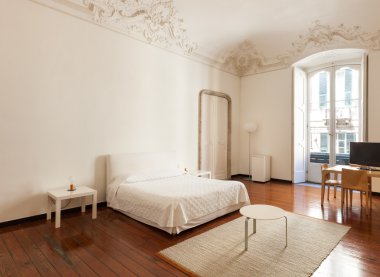 otel tarihi bir bina içinde