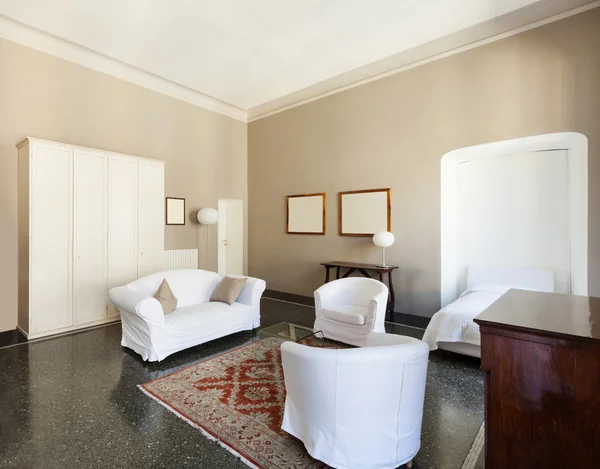 Hotel room in old historic building — Stock Photo, Image