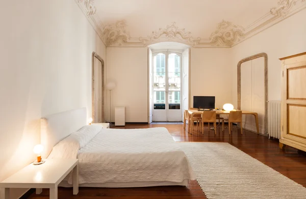 Hotel in historic building, double room — Stock Photo, Image