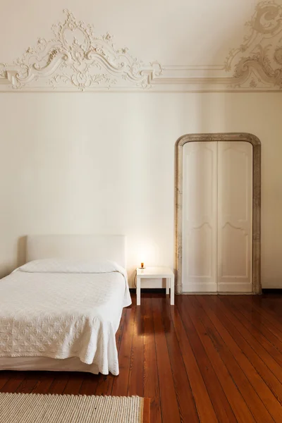 Hotel room in old building — Stock Photo, Image