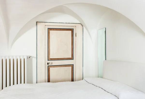 Bedroom hotel, historic building — Stock Photo, Image