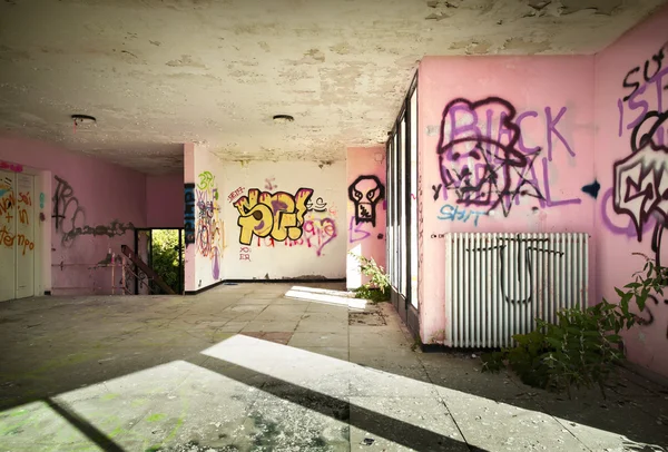 Pared grunge, edificio abandonado — Foto de Stock