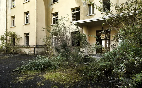 Antiguo edificio abandonado — Foto de Stock