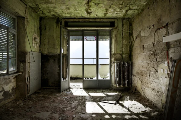 Edificio abandonado —  Fotos de Stock