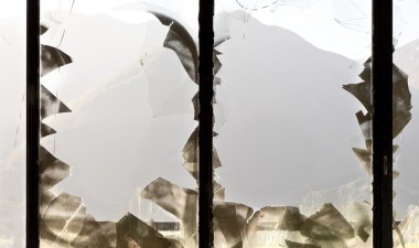 pencere, cam kırıkları