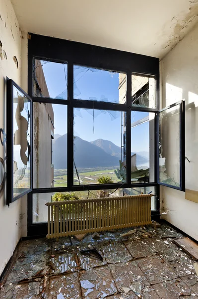Empty room with window — Stock Image Empty room with window Royalty Free Stock Images