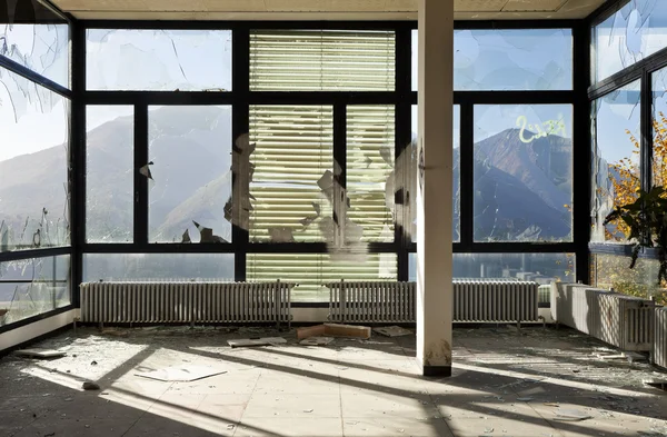 Empty room with window — Stock Image Empty room with window Royalty Free Stock Photos
