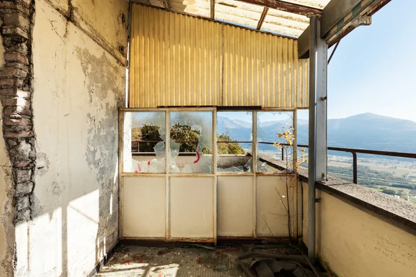 Destroyed  grunge balcony — Stock Photo, Image