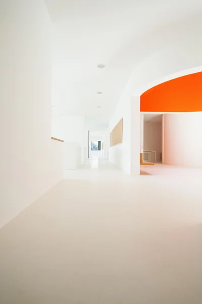 Interieur, uitzicht vanaf corridor — Stockfoto