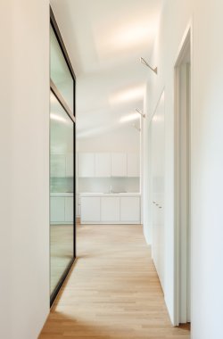 yeni bir ev, koridor