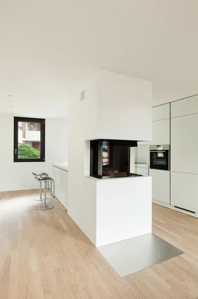 Nieuw huis, keuken met open haard — Stockfoto