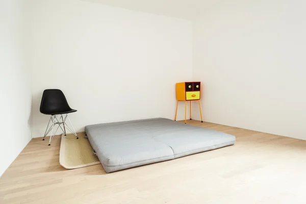 Slaapkamer met matras — Stockfoto