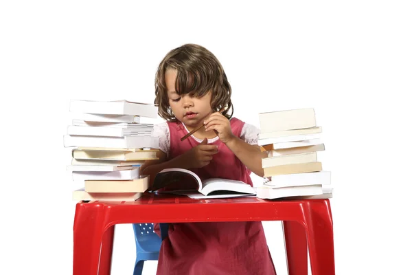 Κοριτσάκι που σπουδάζει — Φωτογραφία Αρχείου