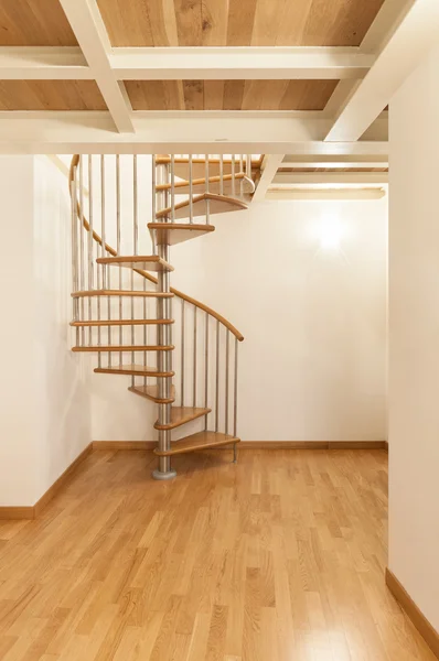 Apartamento, escaleras de caracol — Foto de Stock