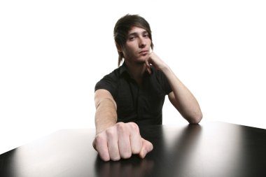 adam siyah t-shirt ile