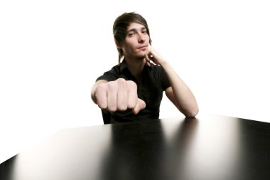 adam siyah t-shirt ile