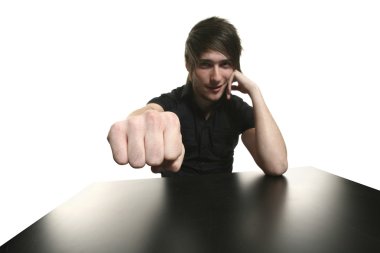 adam siyah t-shirt ile