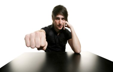 adam siyah t-shirt ile