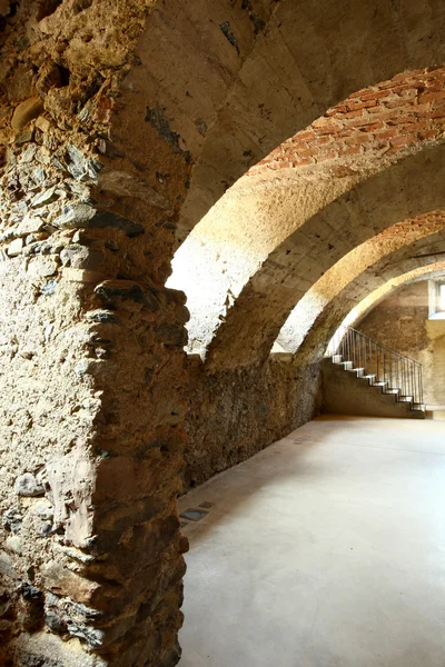 Grotte dans un bâtiment historique — Photo