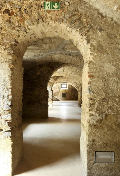 Grotte dans un bâtiment historique — Photo