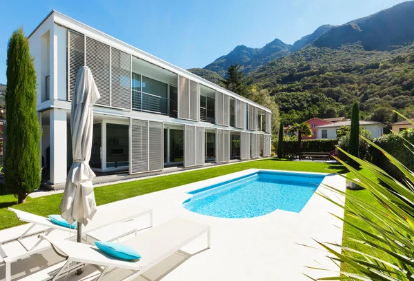 Moderne Villa mit Pool — Stockfoto