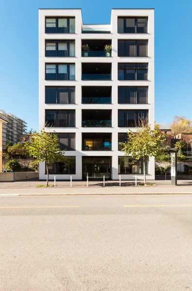 Edificio de apartamentos — Foto de Stock