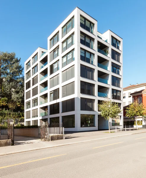 Edificio de apartamentos — Foto de Stock