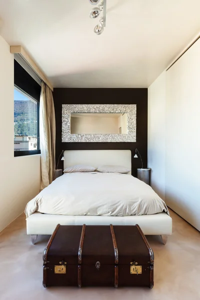 Comfortabel tweepersoons bed — Stockfoto