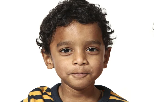 Портрет индийского мальчика — стоковое фото
