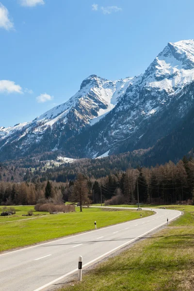 Δρόμων και βουνών στην Ελβετία — Φωτογραφία Αρχείου