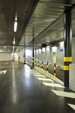 Yeni yer altı otoparkı