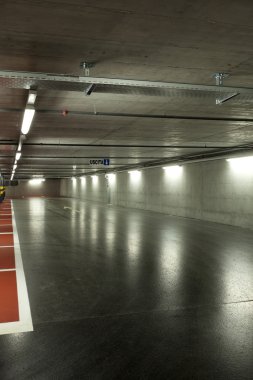 Yeni yer altı otoparkı