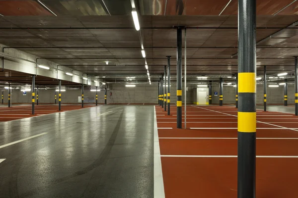 Nowy parking podziemny — Zdjęcie stockowe