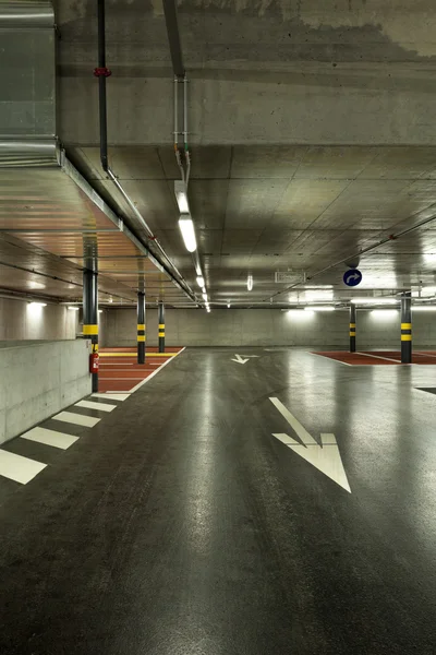 Nuevo aparcamiento subterráneo — Foto de Stock