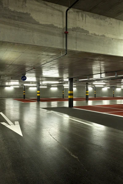 Nowy parking podziemny — Zdjęcie stockowe