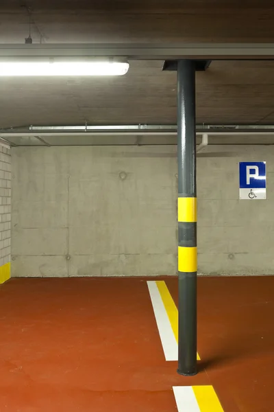Novo estacionamento subterrâneo — Fotografia de Stock