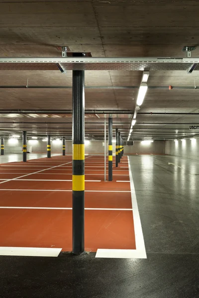 Nowy parking podziemny — Zdjęcie stockowe