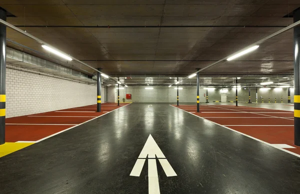 Nowy parking podziemny — Zdjęcie stockowe