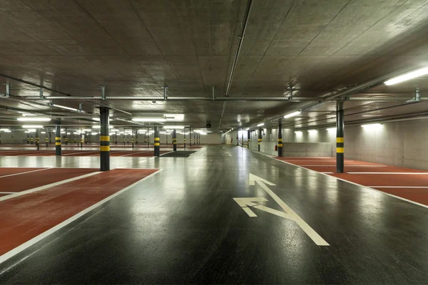 Nowy parking podziemny — Zdjęcie stockowe