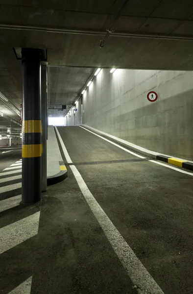 Yeni yer altı otoparkı