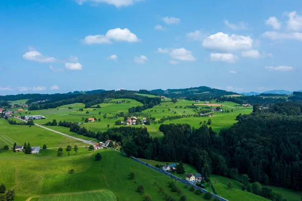 Panorama Antenn Utsikt Över Gröna Schweiziska Kullarna Sommardag Med Blå — Stockfoto