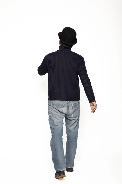 Der Mann Von Hinten Geht Trägt Einen Blauen Pullover Jeans — Stockfoto