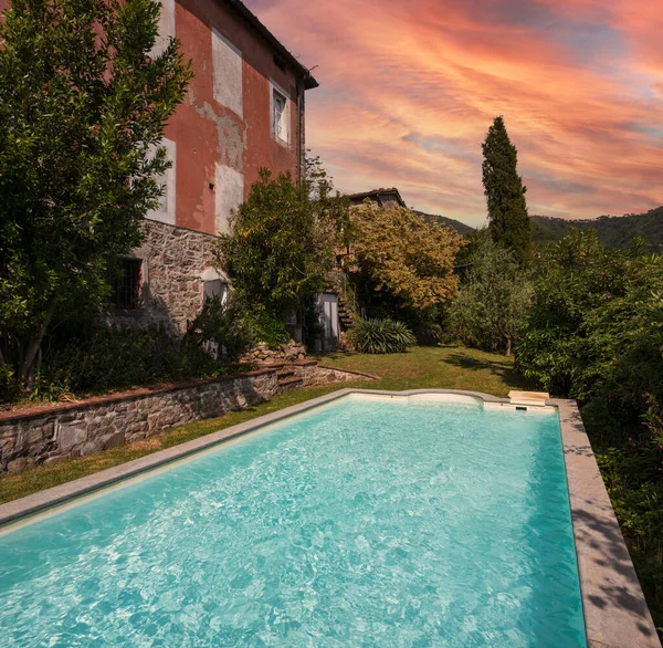 Toskana Yüzme Havuzlu Bir Talyan Villası Gün Batımı Manzarası Romantik — Stok fotoğraf