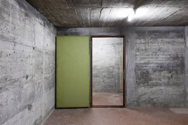 Front View Reinforced Concrete Wall Bunker Open Vault Armored Door — Stock fotografie