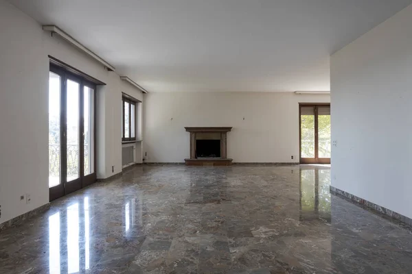 Front View Empty Living Room Fireplace Interior Empty Old Villa — Foto Stock