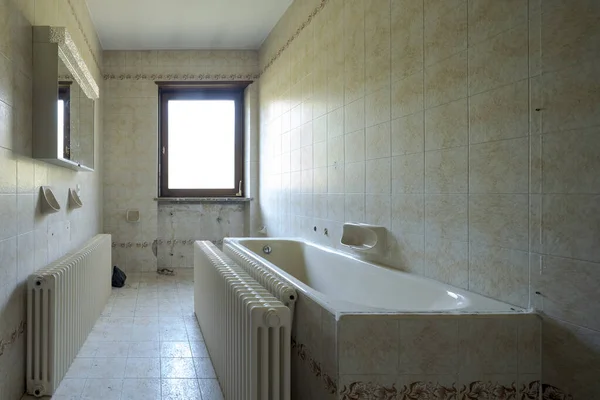 Front View Bathroom Floor Radiators Bright Window Interior Empty Old — стоковое фото