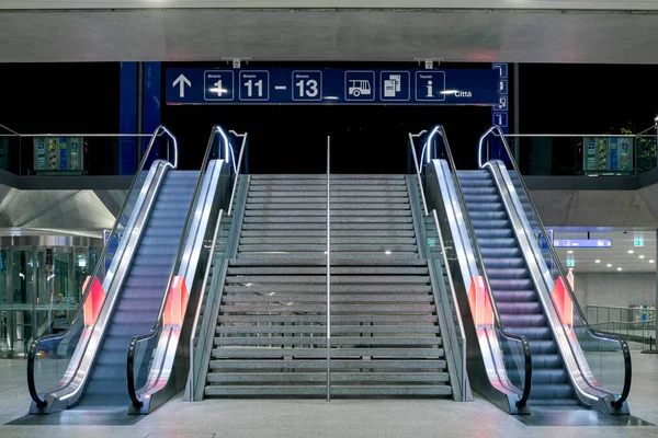 Front View Escalators Stops Modern Train Station Switzerland Night Middle — Stockfoto