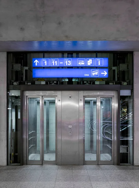 Elevator Front View Glass Modern Train Station Switzerland Night Indications — Foto de Stock