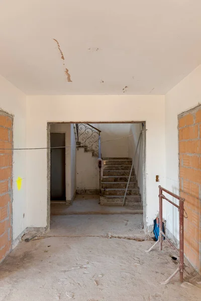 Vista Frontal Entrada Con Escalera Mármol Una Antigua Villa Proceso —  Fotos de Stock